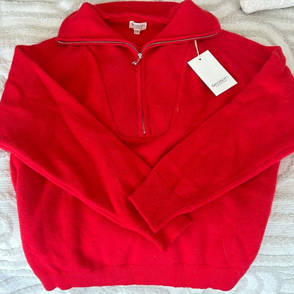 Red Season Crée Avec Amor Sweater